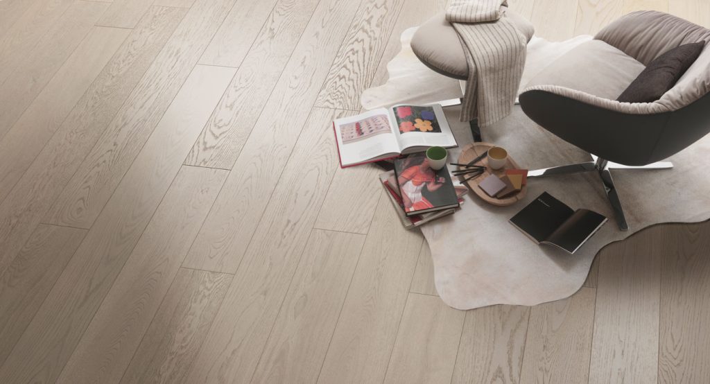 Parquet Nebula dans un séjour moderne et lumineux vu d'en haut